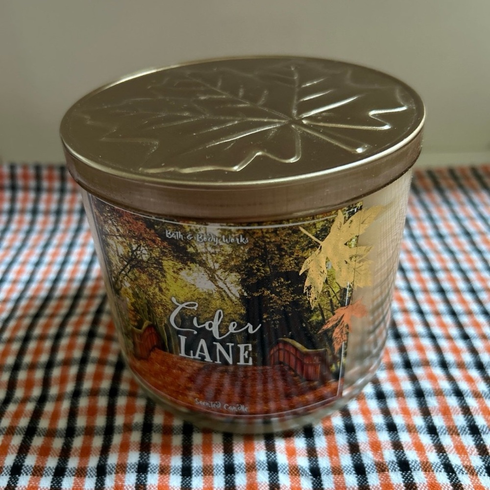 Rare CIDER LANE 3-Wick Candle - Bath & Body Works — Brand New